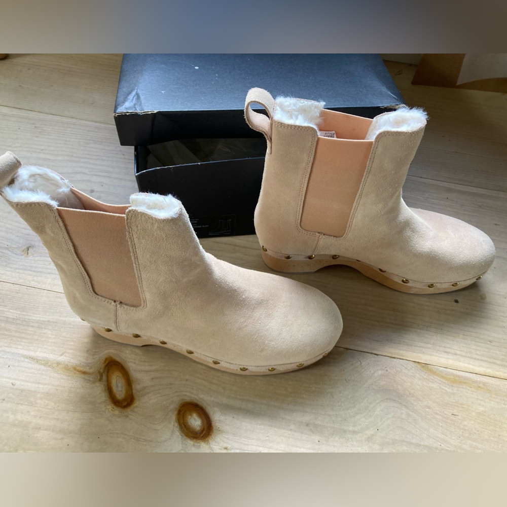 Soft blush J. Crew Chelsea boots